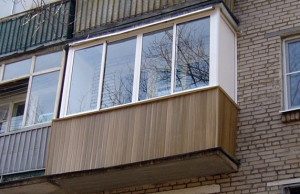 Установка балкона и его обшивка