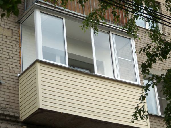 Чем обшить балкон снаружи