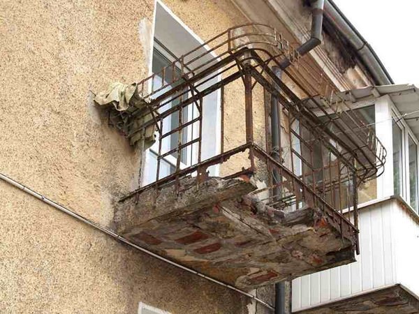 разрушенная балконная плита
