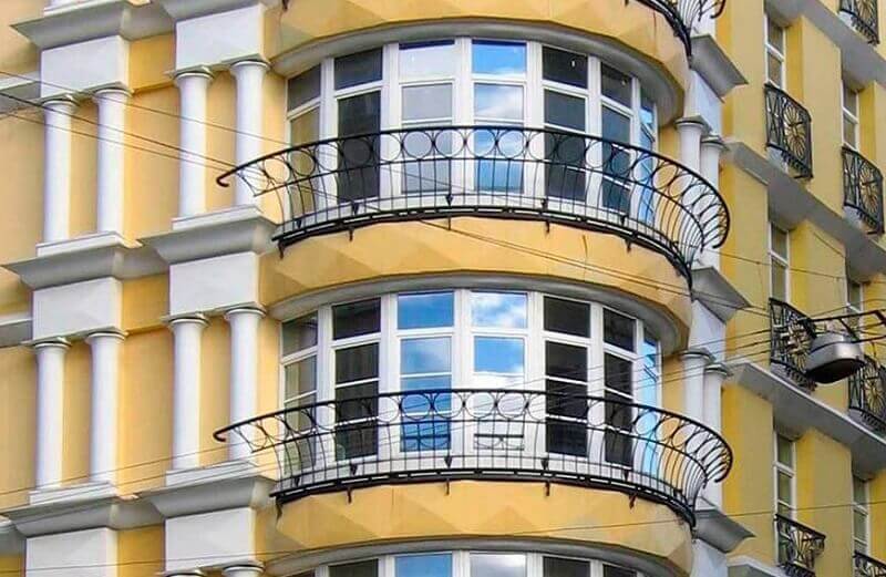 Полукруглое французское остекление балкона