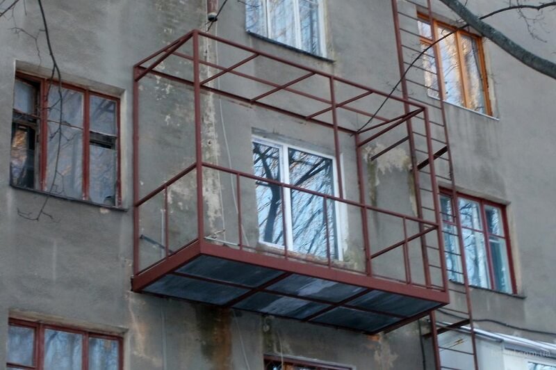 Монтаж швеллеров для выноса балкона 