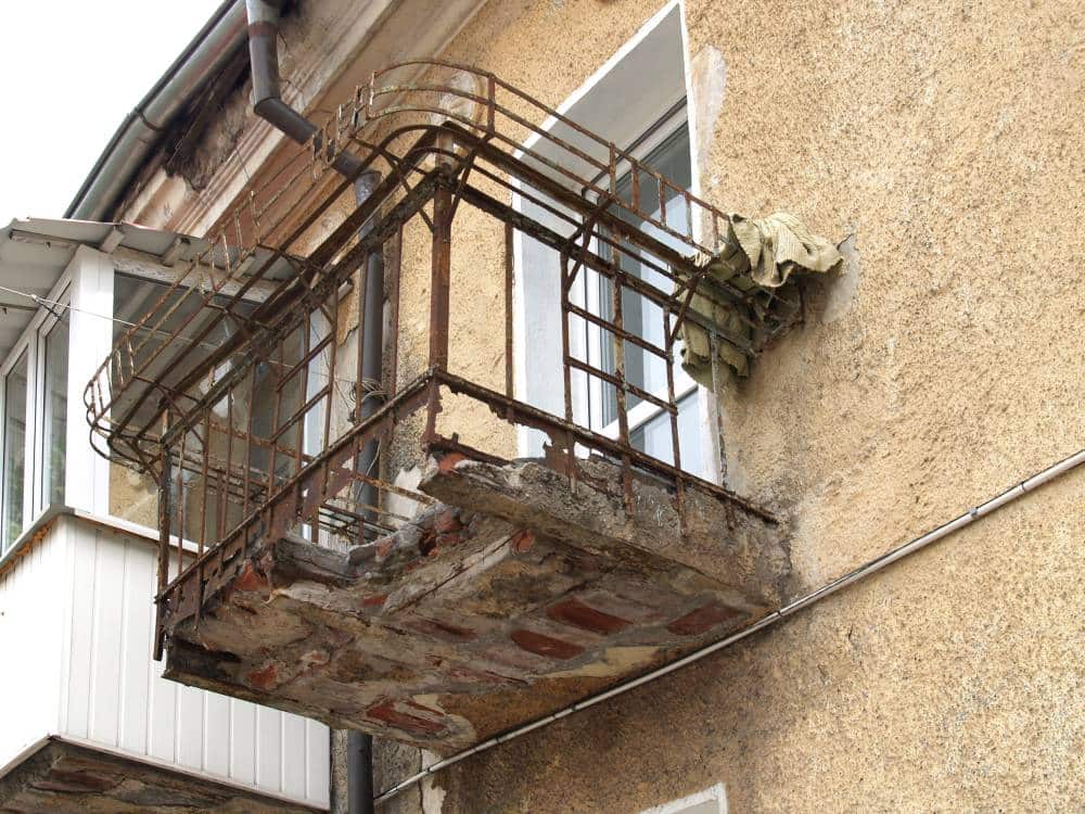 Балкон разрушается