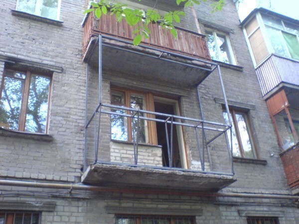 металлический каркас на балконе.jpg