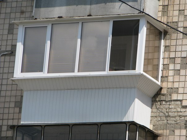 Остекление балконов с выносом подоконника