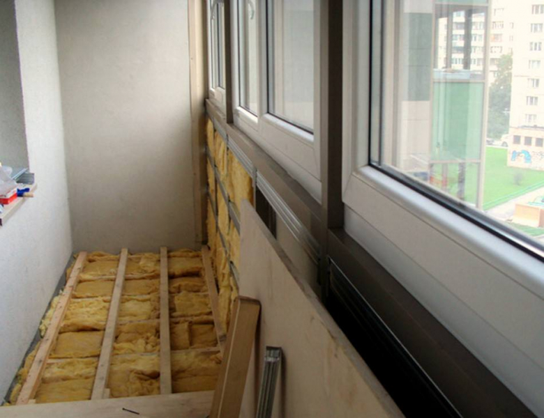 			Остекление балконов и отделка их различными материалами		
