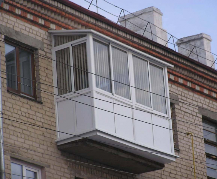 			Остекление балкона с крышей: утепляем последний этаж		