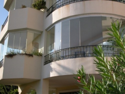 Полукруглый балкон — технологии остекления		
