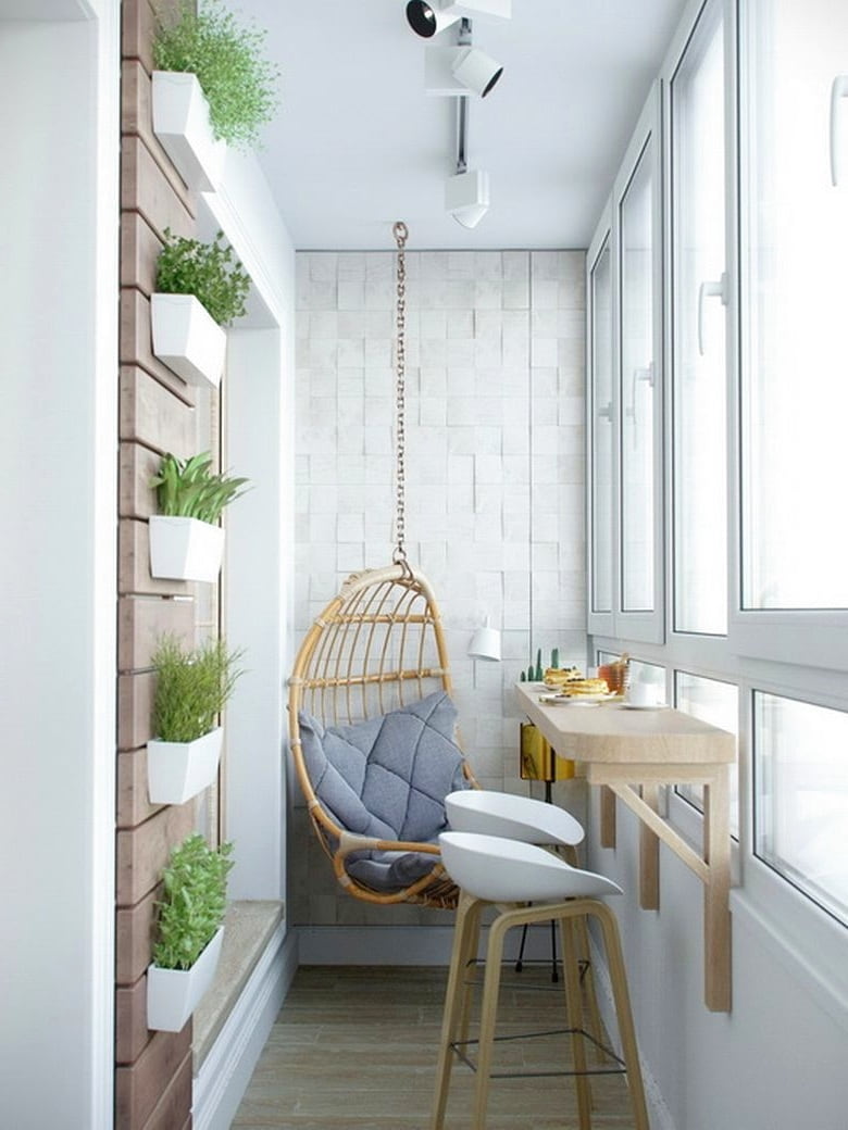 Используя стиль прованс, создать на своем балконе уютный и тихий уголок не составит никакого труда