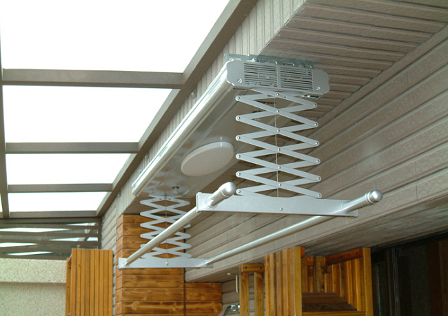Потолочная сушилка для белья на балкон. Потолочная складная электросушилка с подсветкой, сенсором влажности и феном