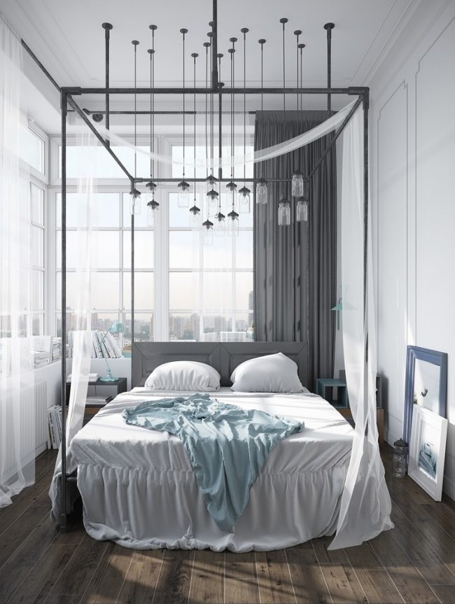 Небольшую площадь спальни помогут зрительно увеличить большие окна