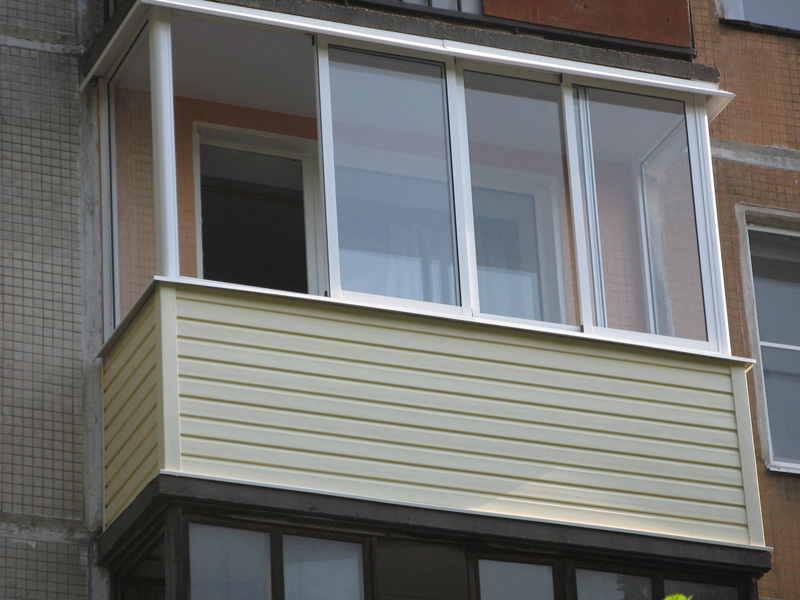 алюминиевый балкон с сайдингом
