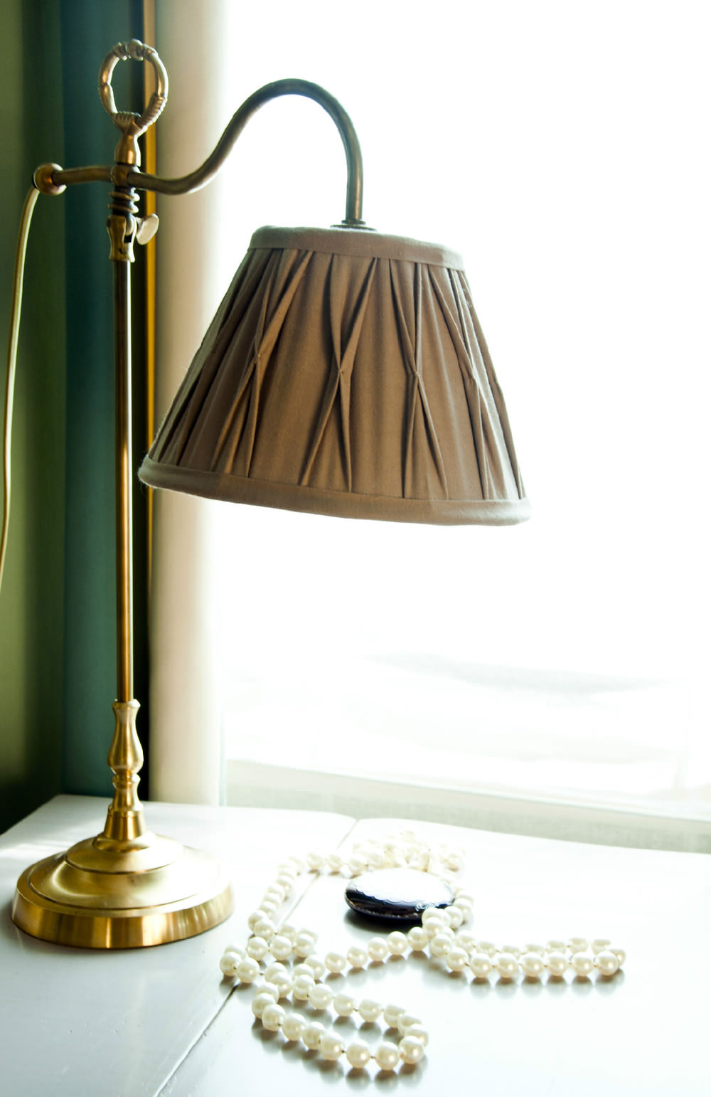 Настольная лампа в гардеробной
