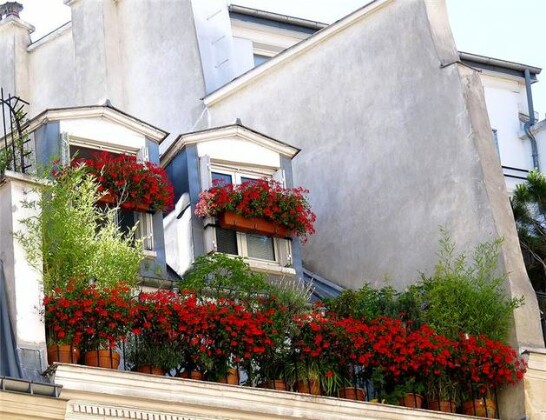 Шикарное украшения балкона цветами