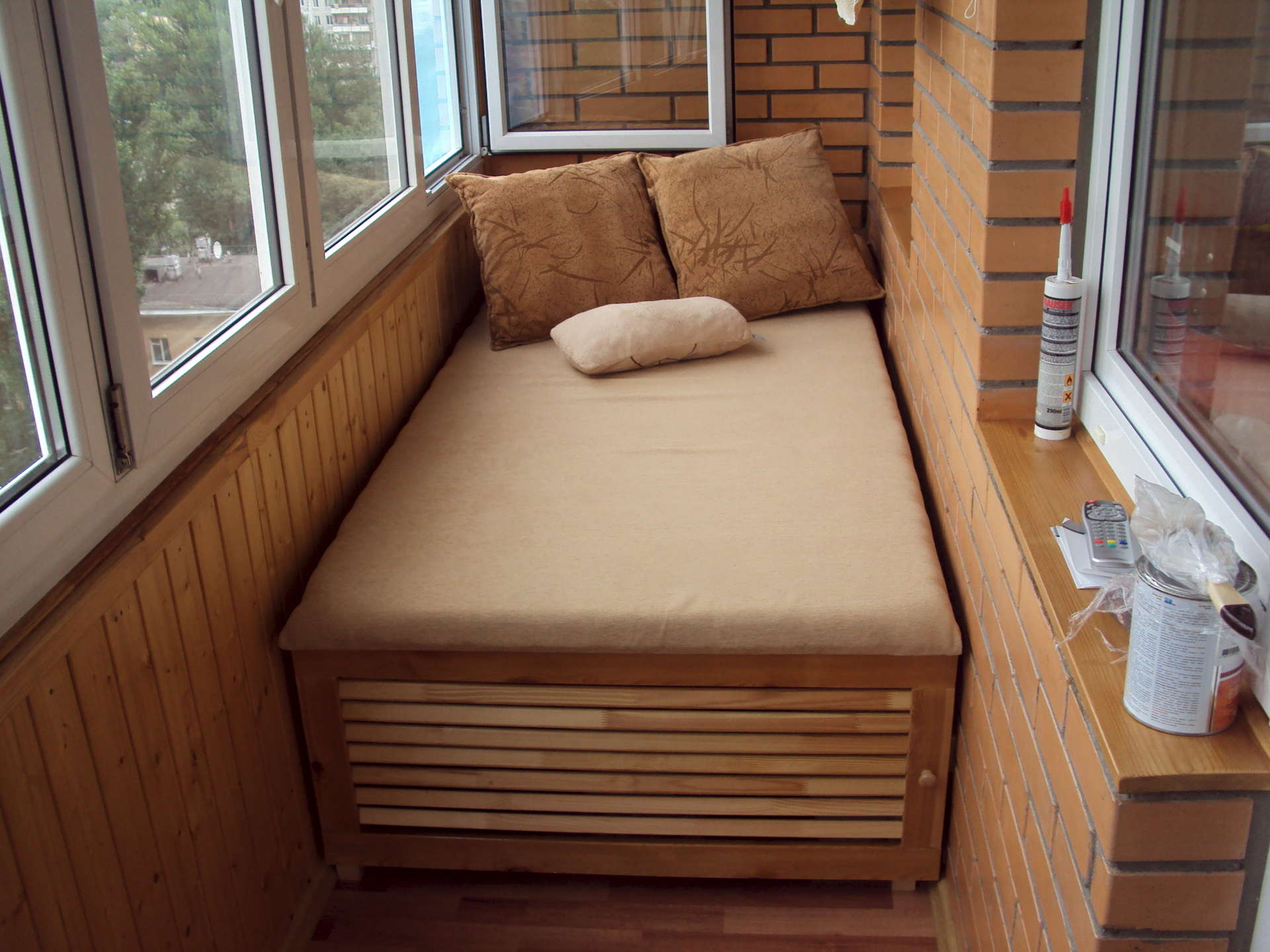 Шкаф-кровать на балконе