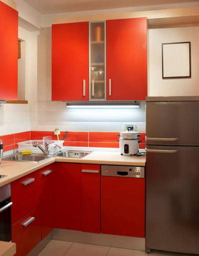 Специально для маленьких кухонь производятся узкие посудомоечные машины