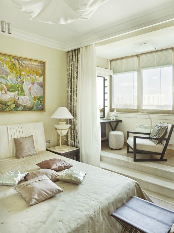 Совмещенная спальня с балконом - это не только удобно, но еще очень стильно и современно