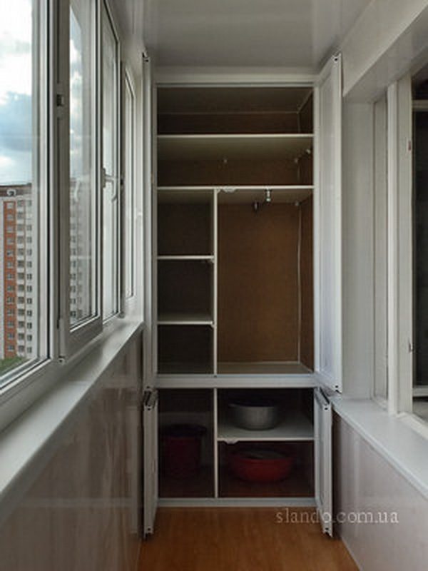 30 классных примеров шкафов на балконе