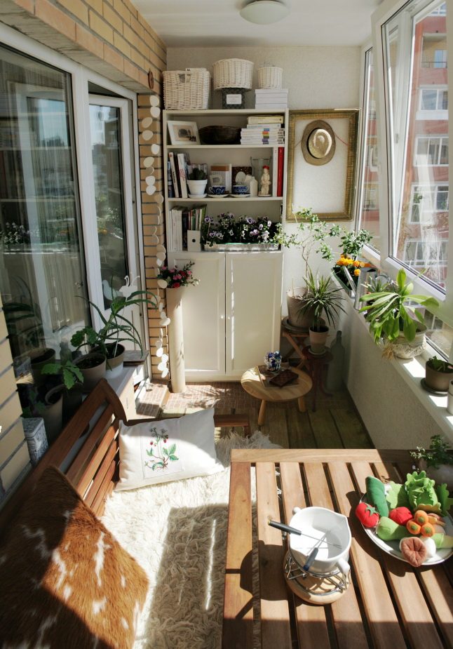30 классных примеров шкафов на балконе