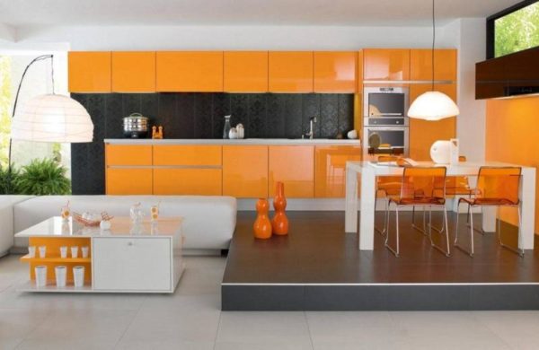 Оранжевая кухня 