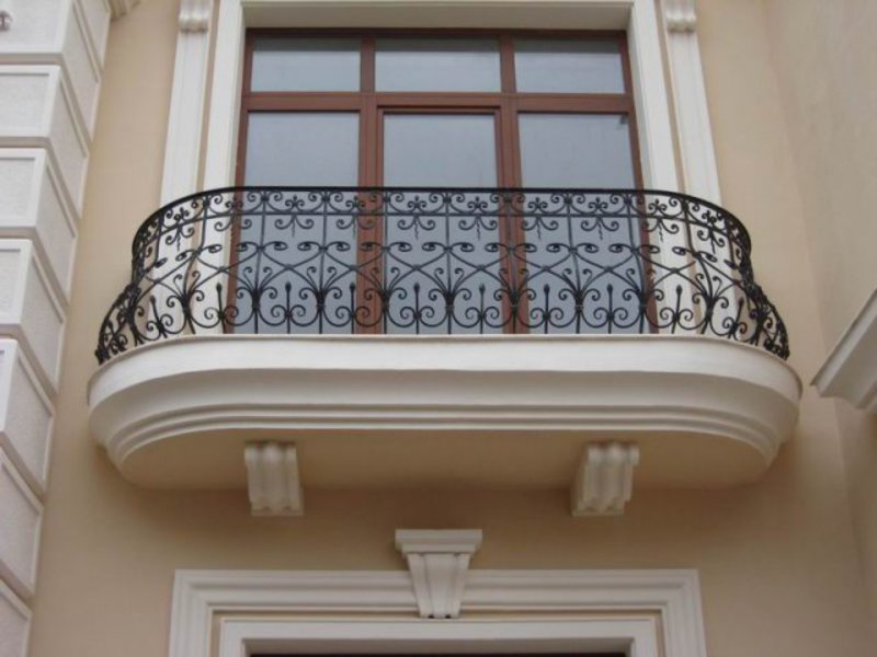 balkon-v-krasivoi-kovke