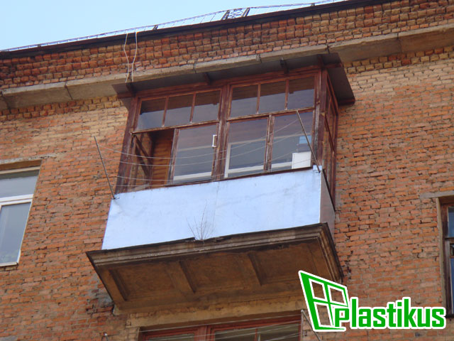 Пример остекления балкона в г. Ступино, Каширский район. Так он выглядел до остекления