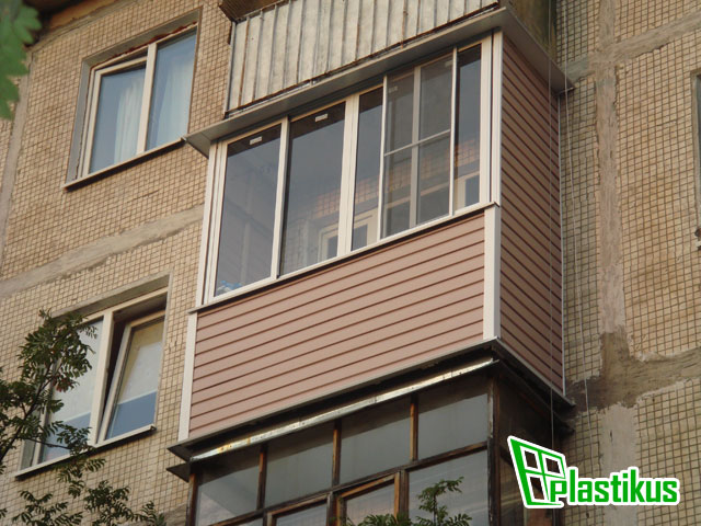Пример остекления балкона в Кашире-2. Так он выглядел после остекления