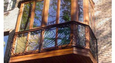 Остекление балконов деревянными рамами