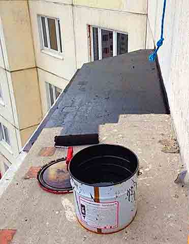 Покрытие балконной крыши битумом