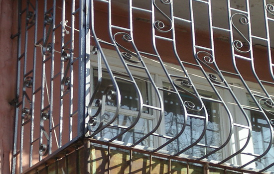reshetki-na-balkon