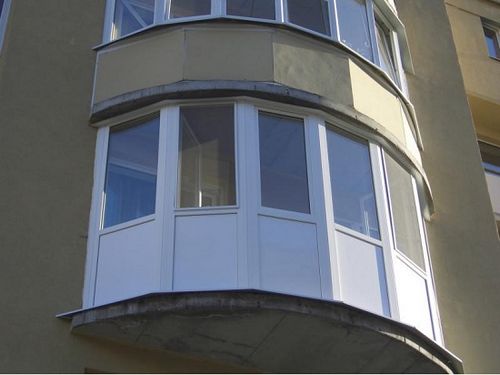 Остекление полукруглых балконов: новые варианты