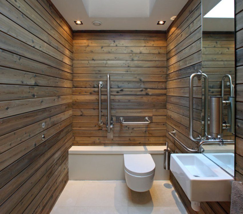 Влагостойкий ламинат на стенах ванной комнаты
