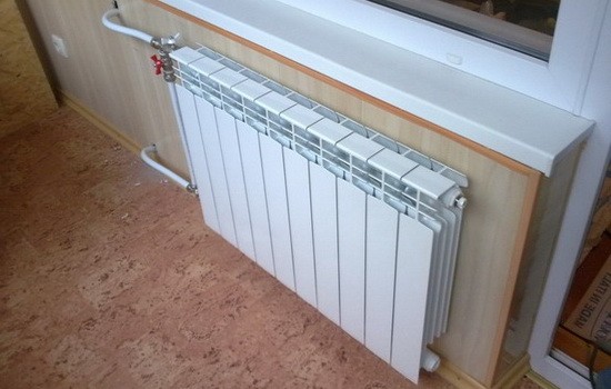 radiator-otopleniya-na-lodzhii-550x350