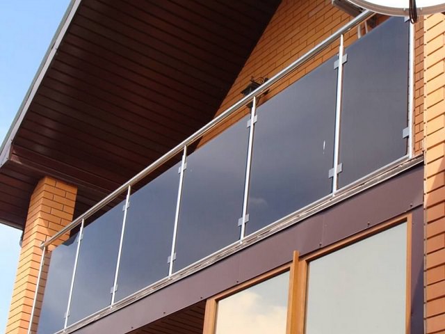 Высокое комбинированное балконное ограждение