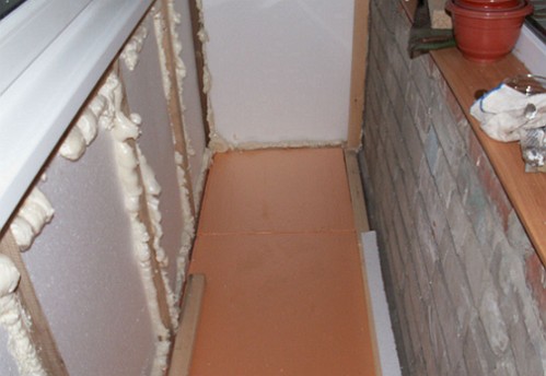 Важным этапом оборудования теплой лоджии или балкона считается защитное остекление, обеспечивающее шумо- и теплоизоляцию. 