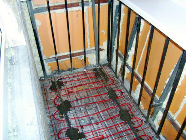Электрический кабель теплого пола на балконе