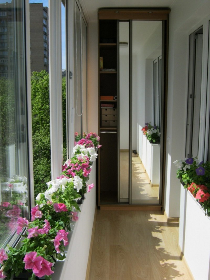 Шкаф на балконе - фото