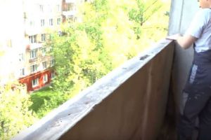 Как застеклить балкон своими руками1