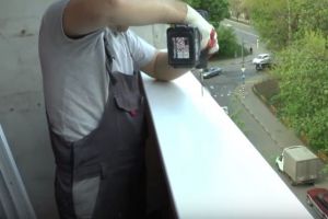 Как застеклить балкон своими руками11