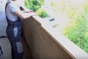 Как застеклить балкон своими руками2