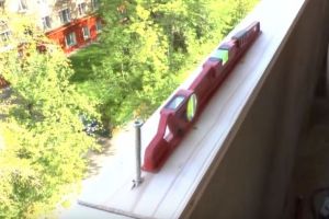 Как застеклить балкон своими руками5