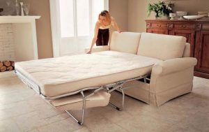 Раскладной диван идеальное решение для столь маленького помещения отдыха