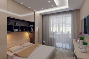 Дизайн светлой спальни 12 квадрвтных метров с балконом