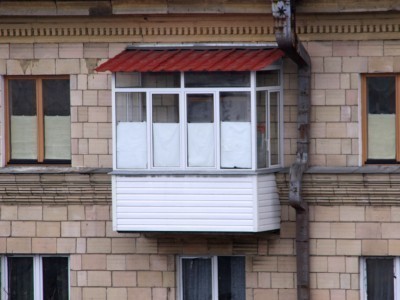 Ремонт балкона в панельном доме своими руками (правила)