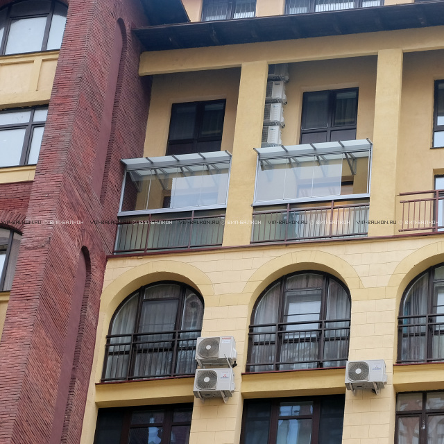 Безрамное остекление балкона на Маршала Рыбалко