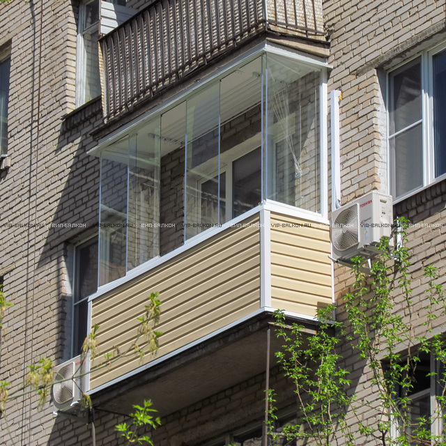 Безрамное остекление: балкон на Кутузовском проспекте