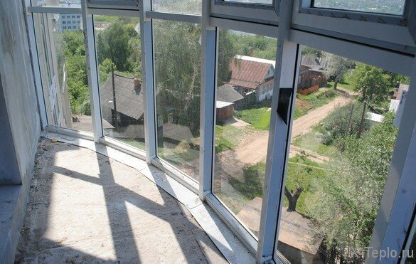 Как утеплить панорамный балкон