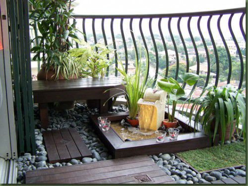 Как украсить балкон летом