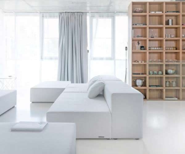 Однокомнатный интерьер в современном стиле и мебелью минимализм