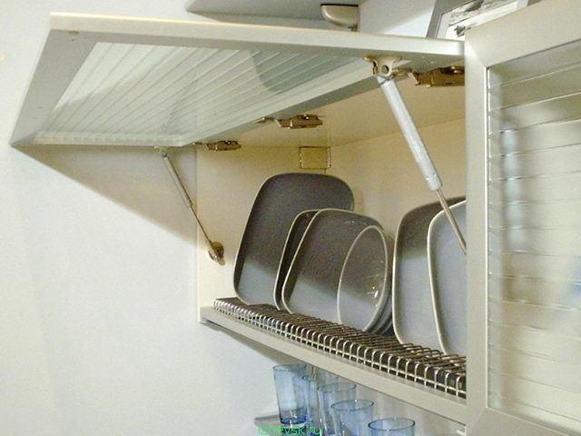 Шкафчики с посудой 