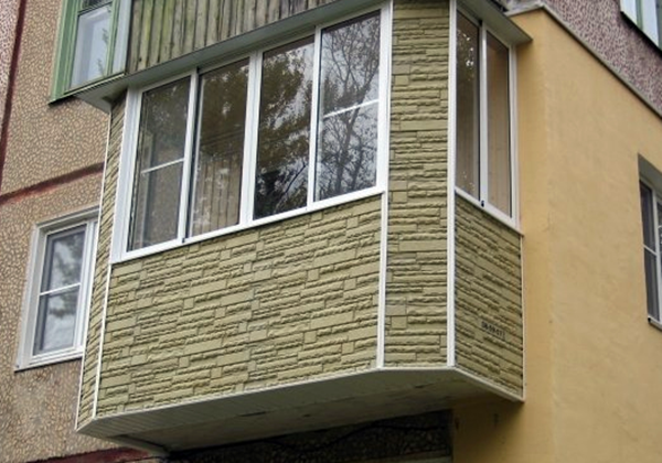 Цокольный сайдинг – интересное решение для балкона